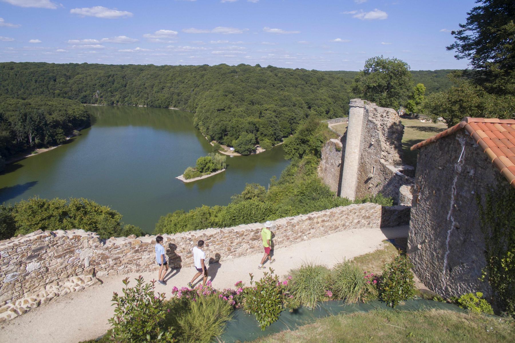 Balade à Mervent au parc du vieux château