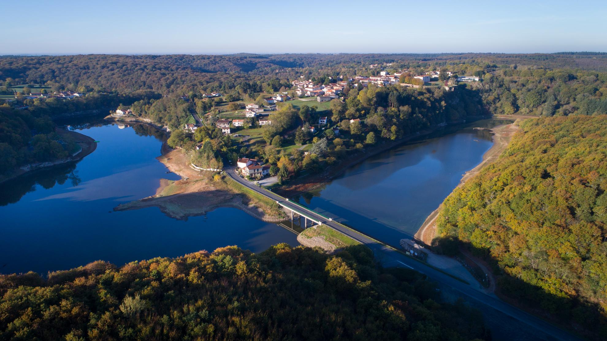 Vue aérienne de Mervent