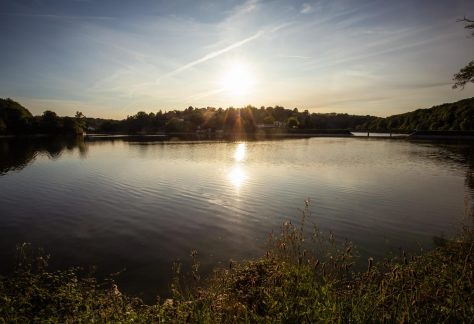 Coucher de soleil sur le lac de Mervent