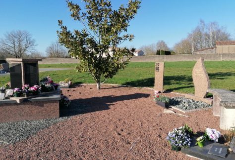 Jardin du souvenir au cimetière de Mervent en Vendée