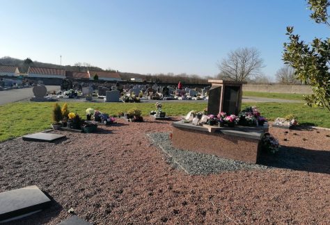 Jardin du souvenir au cimetière de Mervent en Vendée