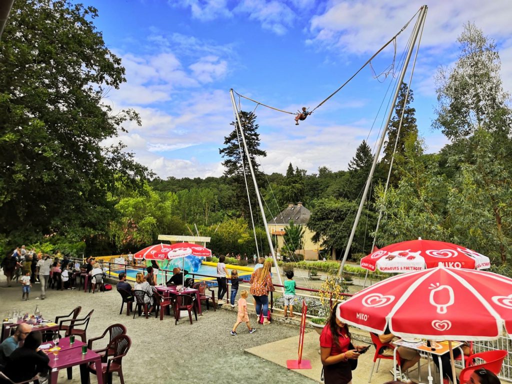 Saut à l'élastique au parc de Pierre Brune à Mervent