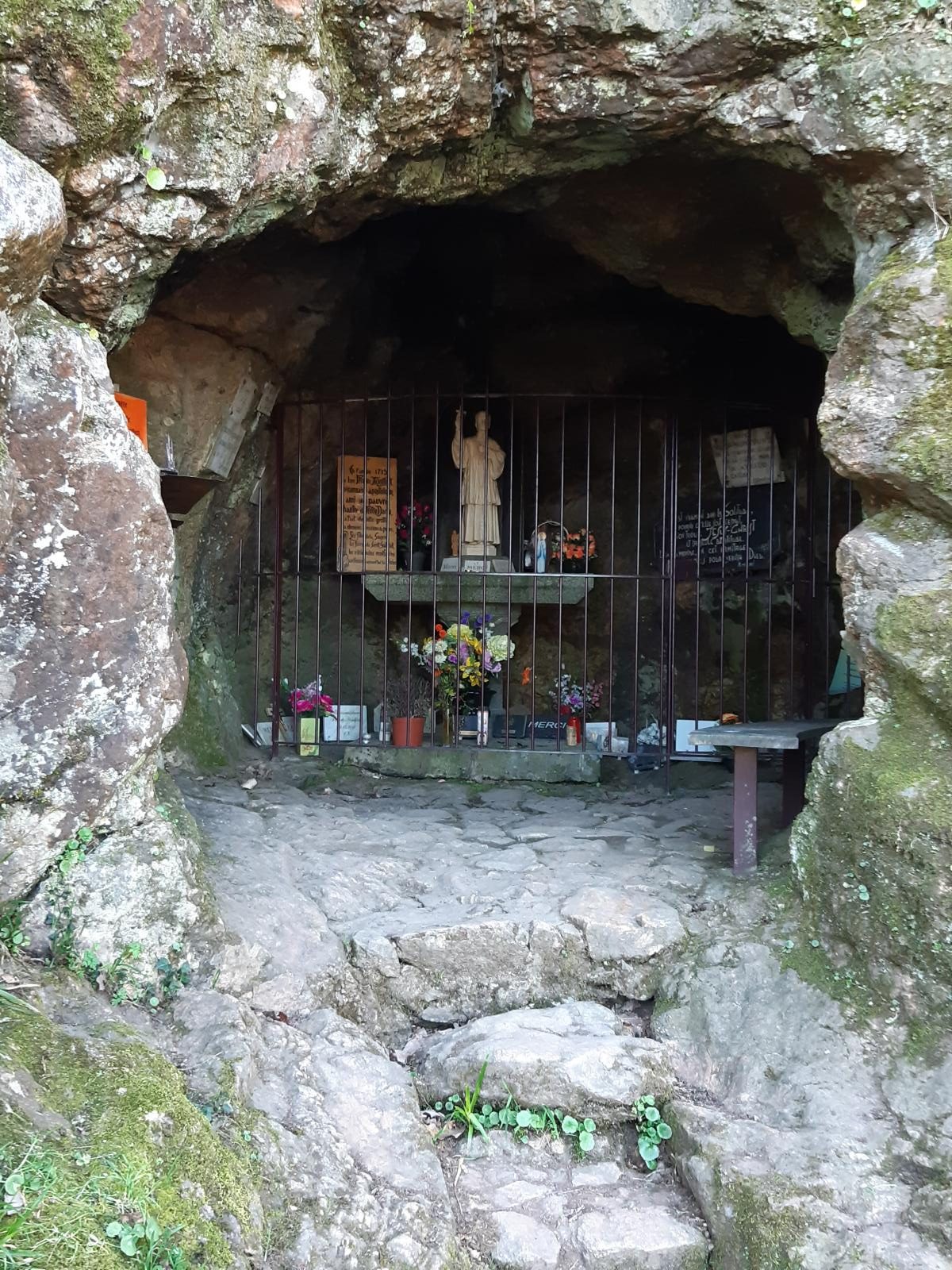 Grotte du Père Montfort à Mervent en Vendée